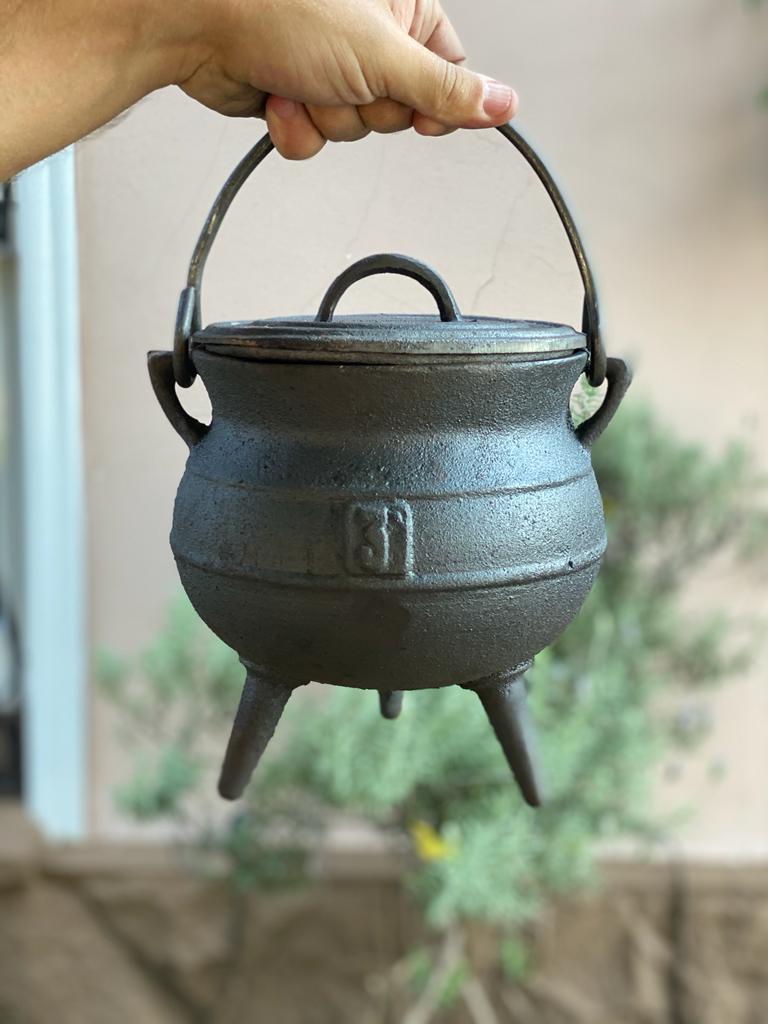 Olla De Hierro Fundido 3 Patas c/tapa -  3Lts